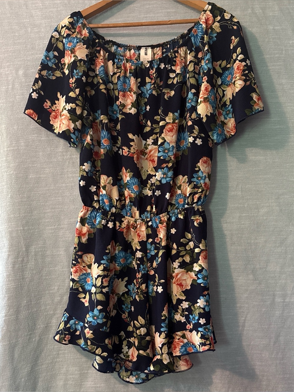 Color Swatch Romper Short Sleeve Elastic Neckline/Waist Navy Floral Women’s Sz M